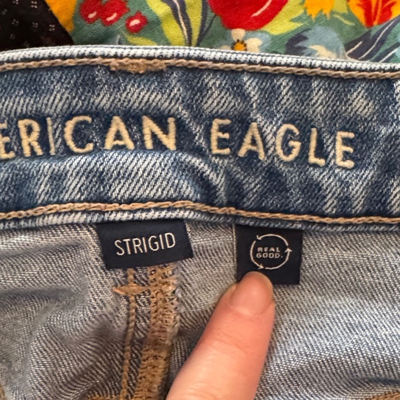 American eagle mom jeans Light Blue Denim Jeans - Picture 2 of 5